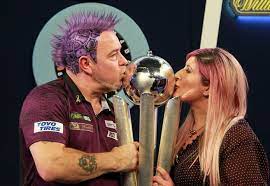 Maybe you would like to learn more about one of these? Hij Doorbrak Eindelijk Vervelende Vloek Maar Waarom Speelt Wk Darts Winnaar Wright Altijd Met Opvallend Kapsel Meer Sport Hln Be