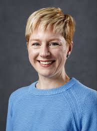 Robyn Hunt's Instagram, Twitter & Facebook