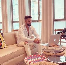 Le 27 novembre dernier, kendji girac a affirmé dans quotidien que malgré le succès et l'argent, il dormait toujours dans sa caravane, près de périg. 360 Kendji Girac Ideen Jungs 3 Tage Bart Mannliches Geschlecht