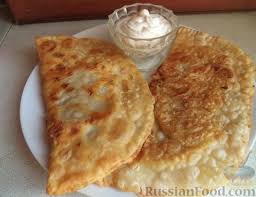 Желток вбейте в стакан, туда же долейте воды. Recept Chebureki Krymskie Na Russianfood Com