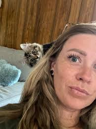 Chelsea Hooper's Instagram, Twitter & Facebook