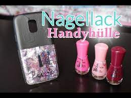 Schwimmt der nagellack auf dem wasser, beginnen sie, mit einem holzstäbchen muster zu ziehen. Handyhulle Im Nagellack Design Bellelu Youtube