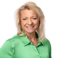 Laura Maxwell's Instagram, Twitter & Facebook