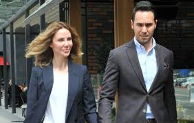 Eşi ünlü basketbolcu i̇brahiim kutluay ile ayrılma döneminde olan demet şener boşanma davasına katıldı, avukatlar ile arasında olay çıktı. Demet Sener Cenk Kupeli Ile Bosanmalarinin Nedenini Acikladi Fotograf Galerisi