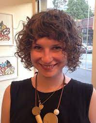 Short Curly Hairstyle With Bangs For Thin Hair Hollywood Official With Hairstyles Thin Curly Hair Curly Hair With Bangs Hairstyles With Bangs Curly Hair Styles