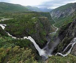 The falls are 183 metres (600 ft) high and can be found near eidfjord off highway 7, the road that connects oslo with bergen. Voringsfossen Waterfall Visit Beautiful Voringsfossen Waterfall