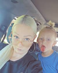 Who threads eyebrows?