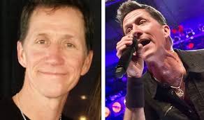 Howe rejoined the group in 2015, after stepping away from music following. Lrg0o1c Dsu Gm