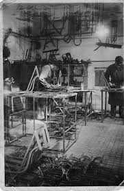 In T Midden Lasser Willem Van Der Wallen Geb 15 6 1913 Te Asten Bezig Met Lassen Aan Een Step Geschiedenis Trapauto Dingen Om Te Kopen