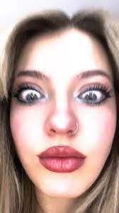 Leanne Shafer's Instagram, Twitter & Facebook