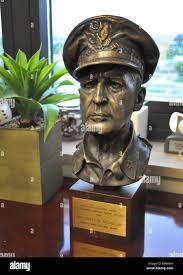 General douglas a macarthur leadership award hi-res stock photography and  images