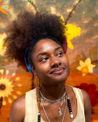 We love seeing the different artworks our visitors choose as their museum  selfie backdrops! 🖼️ These works are featured in “Remix: The Collection,”  which showcases familiar collection favorites alongside newer acquisitions  throughout