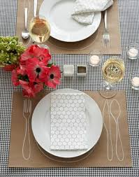 decorer la table avec un set de table jetable set de table set de table papier idee deco noel