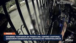 #Paute Hombres hurtaron en tienda del centro cantonal. Quedaron grabados en  cámaras de videovigilancia.