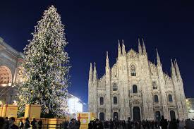 The first christmas tree appeared in the uk in the 1830s. Top 20 Most Beautiful Christmas Trees In The World
