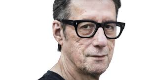 'Uitgaan op 31 december doe ik al lang niet meer. Vroeger deed ik daar aan  mee. En maar zuipen, en maar swingen, en maar achter de wijven aanzitten'