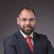 V roce 2014 odhadl týdeník euro hodnotu jeho majetku na 4 až 5,5 miliard korun a zařadil ho mezi 50 nejbohatších čechů a slováků. Jiri Janousek Anwalt Ak Janousek Tschechische Anwaltskanzlei Xing