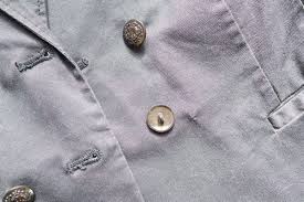 De quoi réparer votre chemise préférée en un a travers cet article, je vais vous apprendre à coudre un bouton proprement et durablement. Apprendre A Recoudre Un Bouton De Chemise Perdu