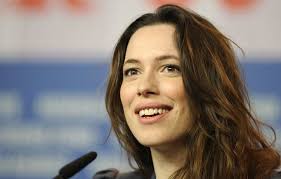 Set in the lush landscape of 19th century jamaica, after the emancipation of slaves, it tells the story of an arranged marriage between a white creole heiress, antionette cosway (rebecca hall), and young englishman, edward rochester (rafe. Rebecca Hall Alchetron The Free Social Encyclopedia