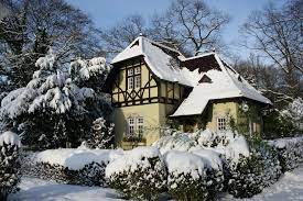 stadtwald krefeld haupteingang schon restauriertes haus in jahrelanger eigenleistung foto thomas freiberg krefeld stadt ruhrgebiet