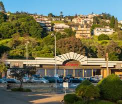There are 378 businesses listed in this city in other categories. Lincoln Square Shopping Center Oakland