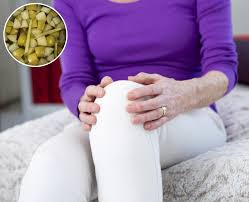Sakit lutut adalah masalah kesakitan yang melibatkan struktur tulang mungkin berpunca daripada sendi (femur, tibia, fibula), tempurung lutut (patela) atau ligamen dan tulang rawan lutut (meniskus). Redakan Sakit Lutut Dengan Amal Air Rebusan Petua Ni Dari Orang Lama Memang Popular Sejak Dulu Lagi Keluarga