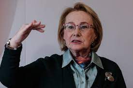 Angola , august 26, 1957) is a portuguese physician and specialist in public health. Graca Freitas Justifica Ausencia Com Nova Estrategia De Comunicacao Ultima Hora Sabado