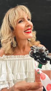 𝑴𝒂𝒅𝒓𝒆𝒔 𝒏𝒂𝒗𝒆𝒈𝒂𝒅𝒂𝒔 🌷 Silvia Martínez es la verdadera "reina"  de la casa, una madre que hoy día está a cargo de no solo su familia, sino  de la educación de cientos de niños margariteños., Con su amor ...