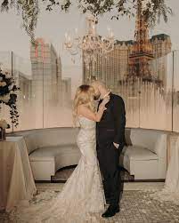 Bellagio Fountain S And A Kiss What Could Be Better Photo Thelightandthelove Floral Robert Vegas Wedding Dress Las Vegas Wedding Dresses Wedding Dresses