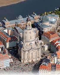 Erbaut 1726 bis 1743, im zweiten weltkrieg schwer beschädigt. Startseite Www Frauenkirche De Frauenkirche Zu Dresden Am Dresdner Neumarkt