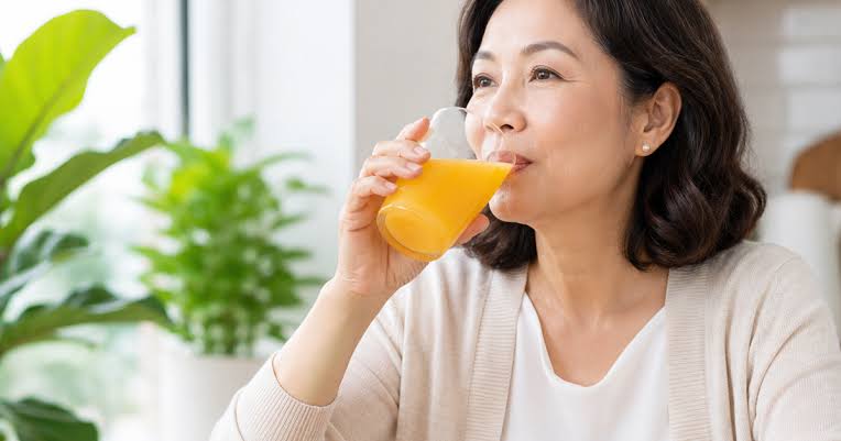 Sau tuổi 50, có cần uống vitamin C mỗi ngày?