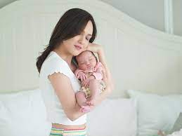 Rumah tangga mereka semakin berbahagia dengan kehadiran calon anak pertama. Skakmat Anaknya Disebut Kurang Gizi Shandy Aulia Beri Balasan Pedas