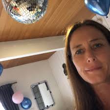 Are dwarf frogs or underwater frogs available in New Zealand?