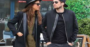 Ze deed de hogeschool voor de kunsten na het herman wesselink college in amstelveen en ze danst professioneel. Daley Blind And Candy Rae Fleur Spotted Out In Manchester Daily Star