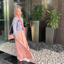 Lisa surihani is an actress, known for istanbul aku datang! Lisa Surihani Mohamed On Instagram Sepoi Sepoi Fashion Maxi Skirt Hijab
