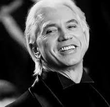 https://m.youtube.com/watch?v=O6sfMvImBCo&feature=youtu.be 🌹 Dmitry  Hvorostovsky "Pedlars" 1992 🌹 A fragment of a charity concert of the State  Academic Russian Folk Orchestra. N. Osipov" in support of the House-Museum  of F. I. Chaliapin in