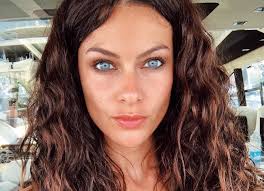 L'influencer ha annunciato oggi di essere al terzo mese della prima gravidanza, dopo paola turani, sposata dal luglio del 2019 con riccardo serpella, ha annunciato. Il Make Up Di Paola Turani Likemakeup Shop