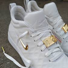 Pin By Loversneakers On Sneakers Sneakers Hot Shoes Sneaker Head