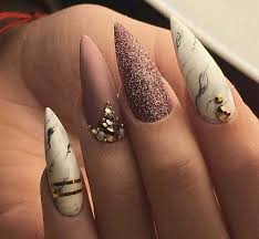 Jun 22, 2021 · las manicuras y uñas postizas cada vez se ponen más de moda, y con mil tendencias, diseños, así como tonos para combinar y lucir tus manitas, lo más fácil es hacerlo nosotras mismas en lugar de gastar media quincena en cambiar el color cada semana. Como Hacer El Relleno De Acrilico Productos Nails