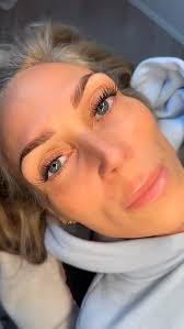 Vinkonupakkar Módel @victoria.bergmann , @dalia.davids lenging Katy long  10/12/14/16/16 Endist í allt að 14 daga Heimagerð augnháralenging Linkur í  Bio Þið getið sent mér skilaboð og fengið súper flottann deal á  vinkonupakka. #