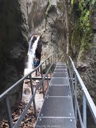 Cu o lungime totala de 160 m si o diferenta intre nivele de 58 m, canionul impresioneaza in primul rand prin pesisajul descris pana acolo. Canionul 7 ScÄƒri Din MunÈ›ii Piatra Mare Blog De Calatorii Zigzag Pe HartÄƒ