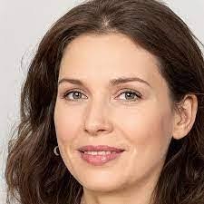 Julie Gadsby's Instagram, Twitter & Facebook