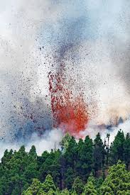Een caldeira (portugees) of caldera (spaans) is een grote komvormige krater, gevormd door vulkanische activiteit. V9utfwt94qsztm