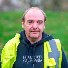 Hospital security guard relives moment he helped Liverpool bomb hero as he  stumbled from his taxi