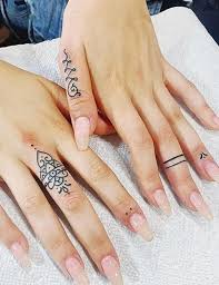 45 Meaningful Tiny Finger Tattoo Ideas Every Woman Eager To Paint Page 16 Of 45 Latest Fashion Trends For Woman In 2020 Henna Finger Tattoo Finger Tattoos Small Finger Tattoos