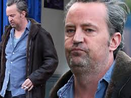 Полное имя — мэттью лэнгфорд перри (matthew langford perry). Matthew Perry Steps Out In London Ahead Of The Premiere Of New Play The End Of Longing Mirror Online