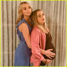 Pregnant elle evans is about to change everything. Joey King Is Baby Bumpin As A Pregnant Teen In Life In Pieces See Every Photo Hunter King Joey King Life In Pieces Just Jared