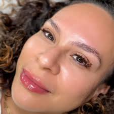 How many interested in lash extensions or lifts?