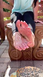 Oily feet porn