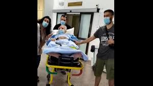 Ασκούμαι καθημερινά για να επανέλθω» λέει περιγράφοντας την κατάσταση της υγείας του. Yr 54r60s7e8 M